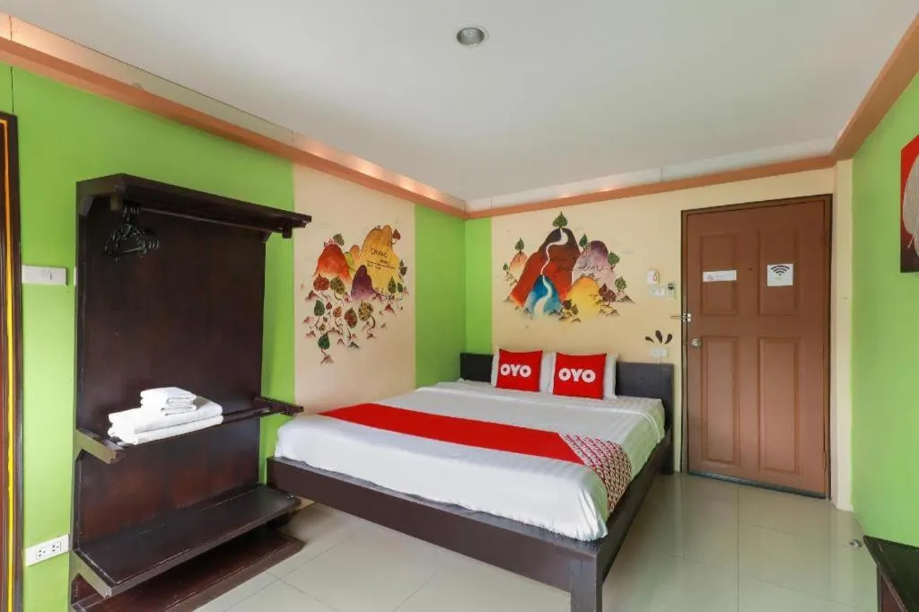 Bed in OYO 768 First Station Hotel