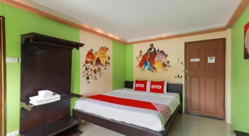 Bed in OYO 768 First Station Hotel