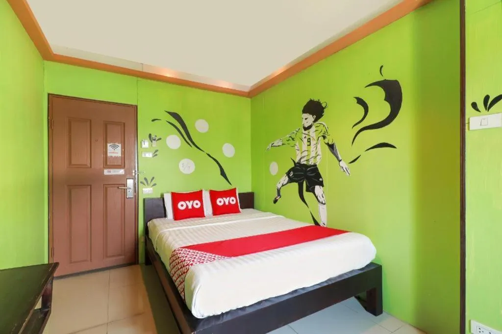 Bed in OYO 768 First Station Hotel