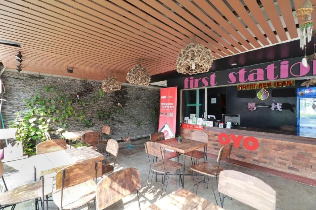 OYO 768 First Station Hotel