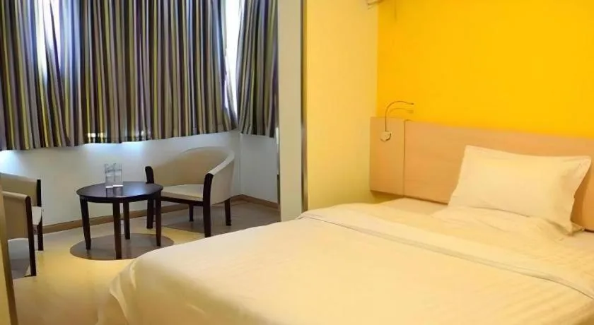 Bed in 7 Days Inn Zhenjiang Jiangsu University