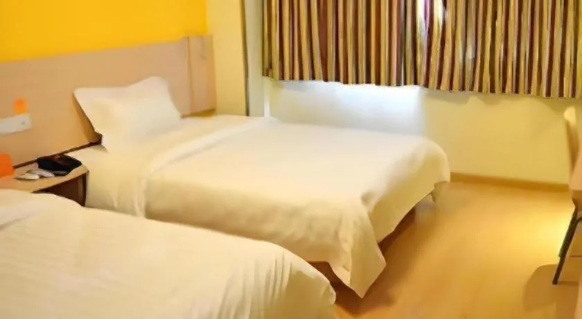 Bed in 7 Days Inn Zhenjiang Jiangsu University