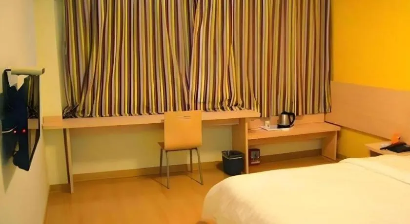 Bed in 7 Days Inn Zhenjiang Jiangsu University
