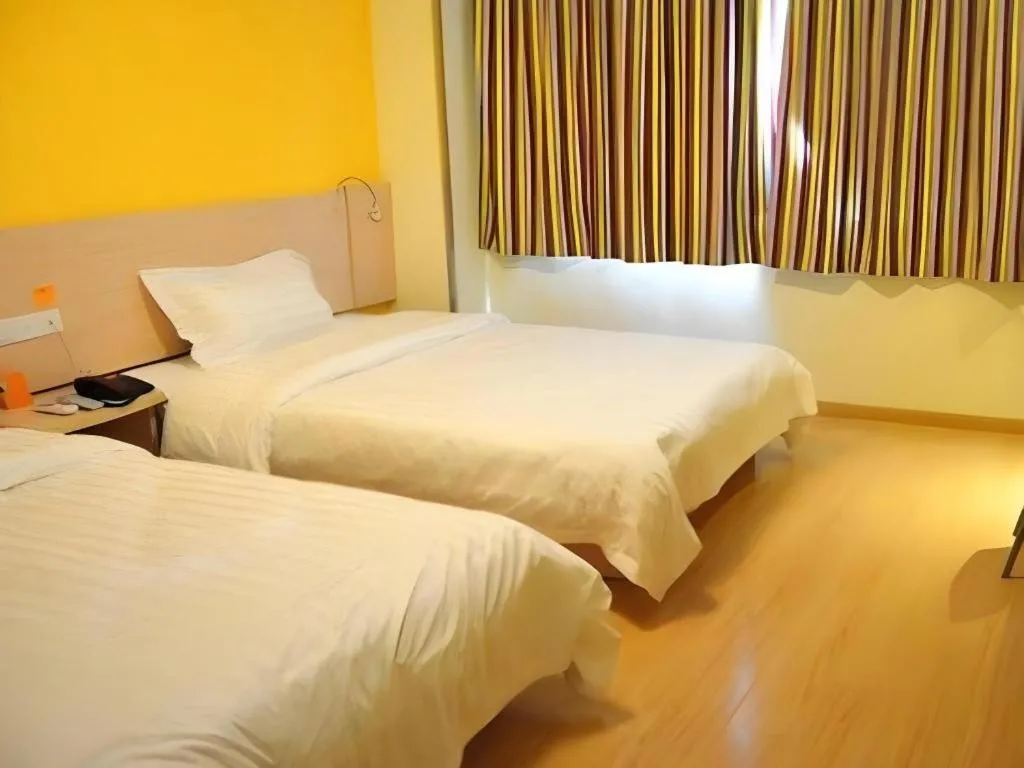 Bed in 7 Days Inn Zhenjiang Jiangsu University