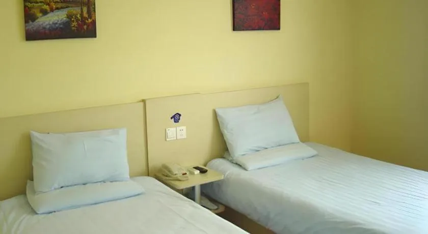Bed in 7 Days Inn Zhenjiang Jiangsu University