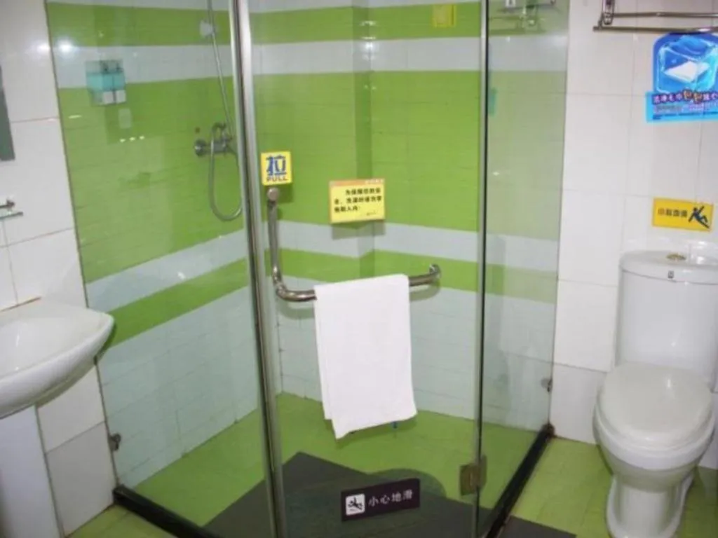 7 Days Inn Wuhan University of Technology Mafangshan Metro Station