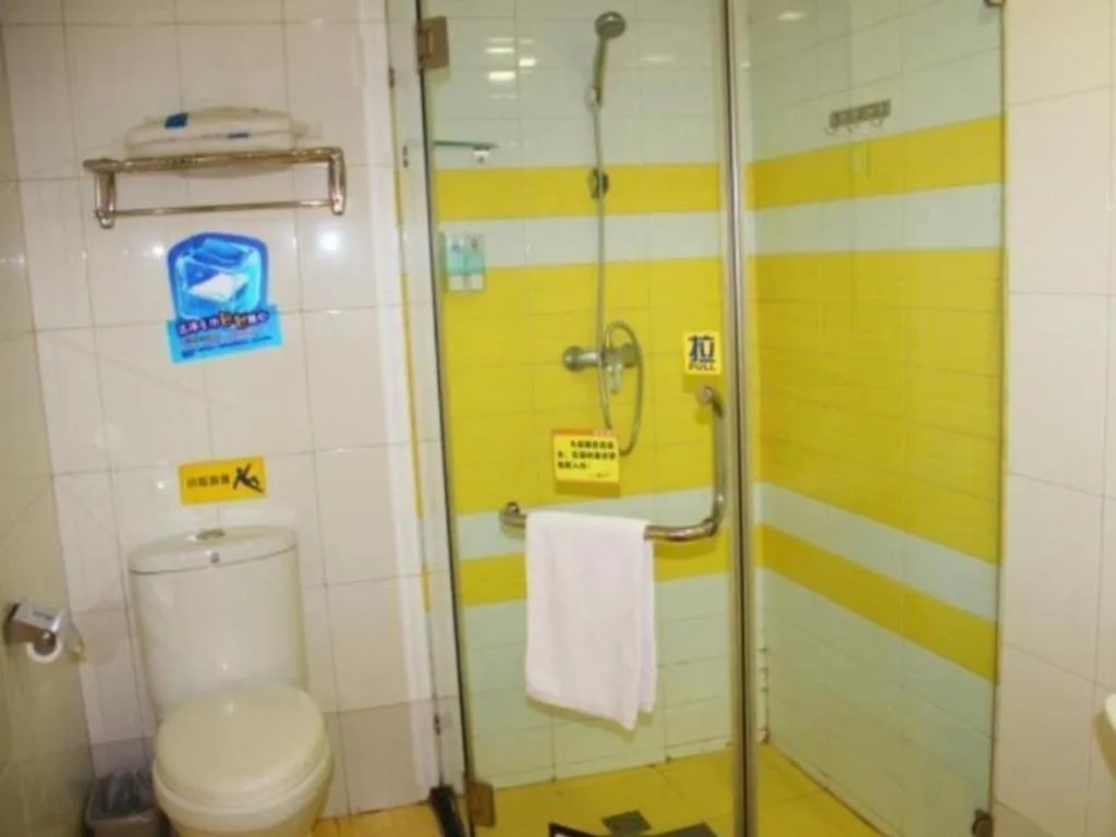 7 Days Inn Wuhan University of Technology Mafangshan Metro Station