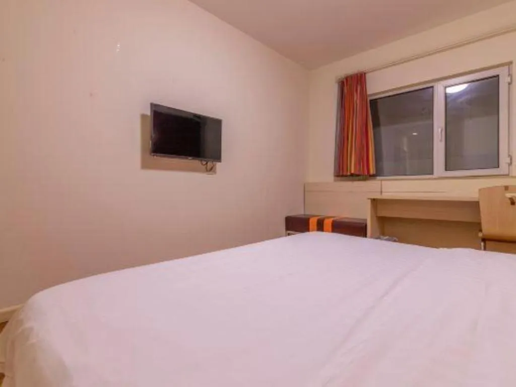 Bed in 7 Days Inn Tianjin Changhong Park Metro Station