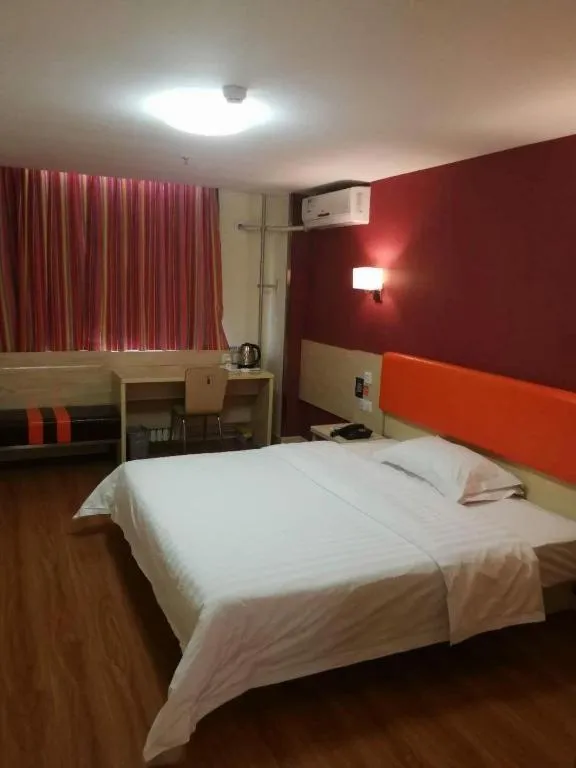 Bed in 7 Days Inn Tianjin Changhong Park Metro Station