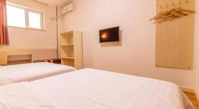 Bed in 7 Days Inn Tianjin Changhong Park Metro Station