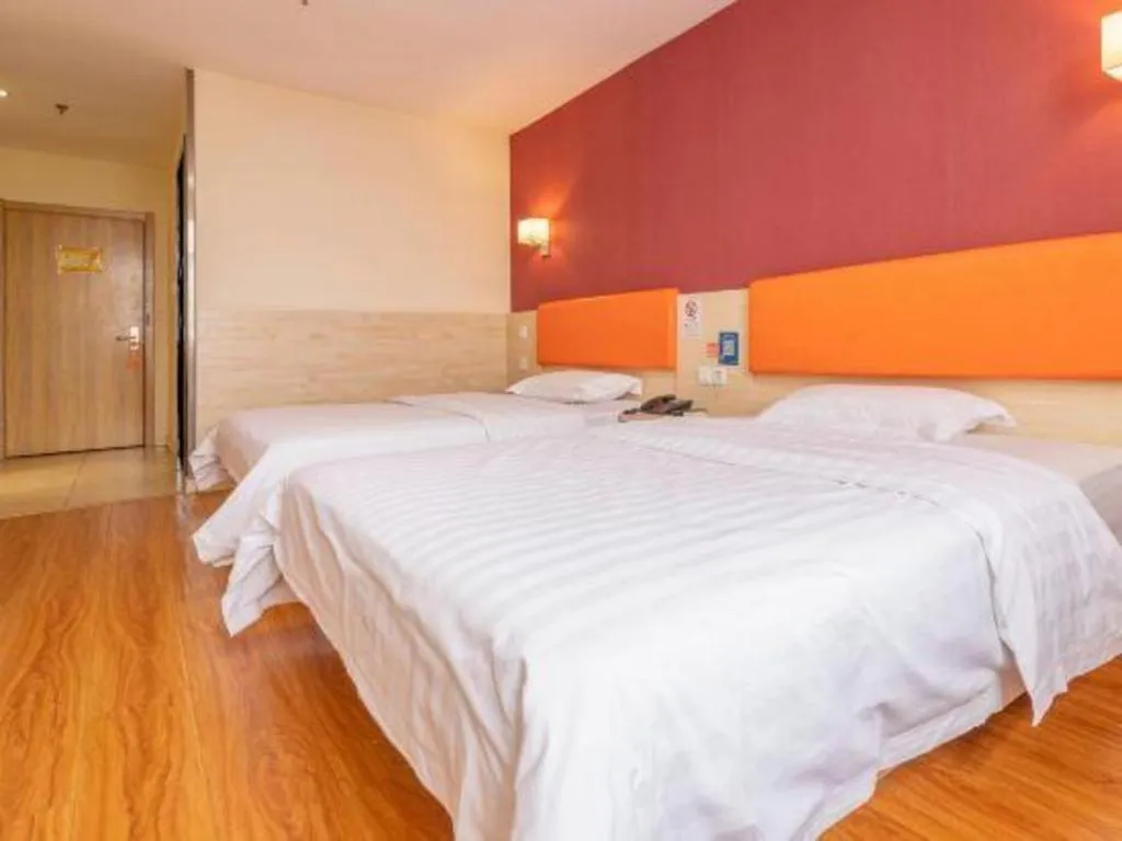 Bed in 7 Days Inn Tianjin Changhong Park Metro Station