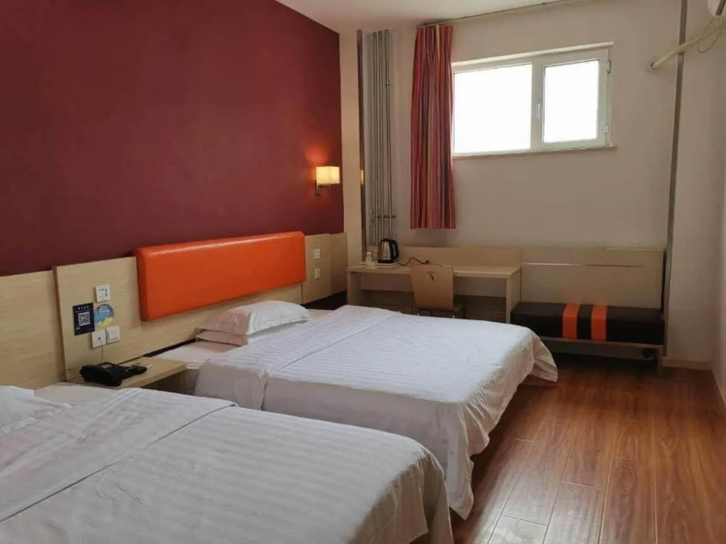 Bed in 7 Days Inn Tianjin Changhong Park Metro Station