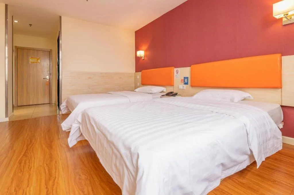 Bed in 7 Days Inn Tianjin Changhong Park Metro Station