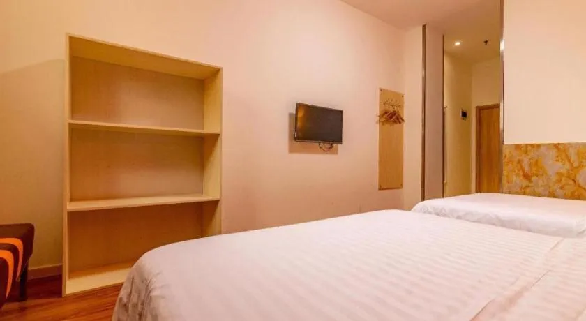 Bed in 7 Days Inn Tianjin Changhong Park Metro Station