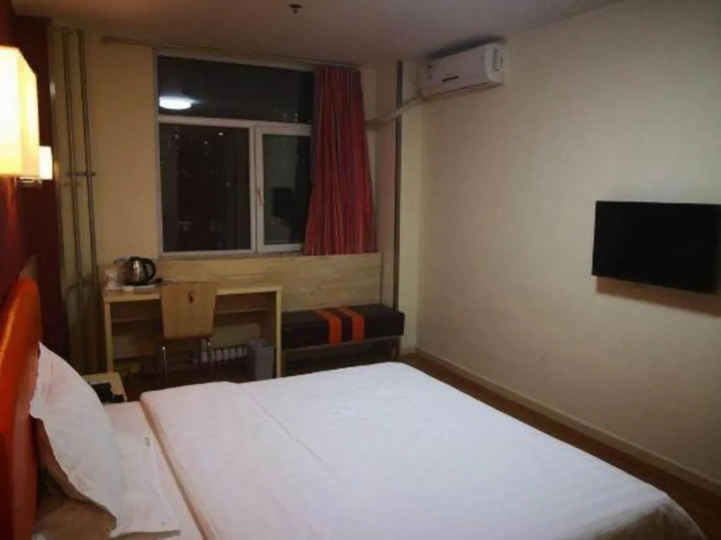 Bed in 7 Days Inn Tianjin Changhong Park Metro Station