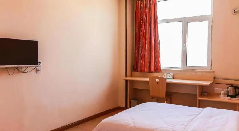 Bed in 7 Days Inn Tianjin Changhong Park Metro Station