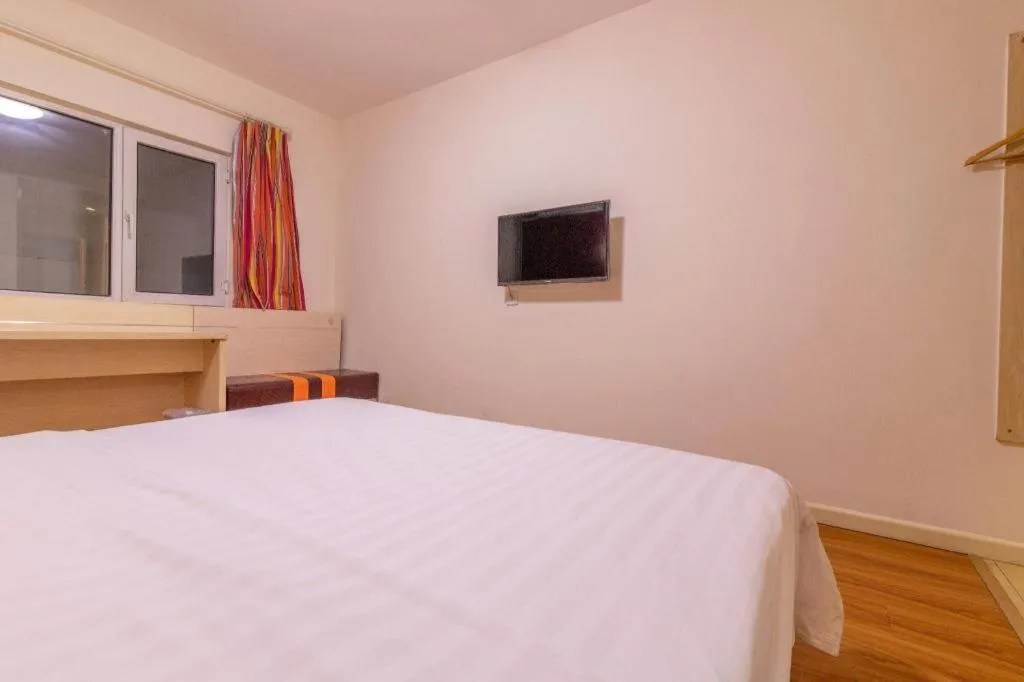 Bed in 7 Days Inn Tianjin Changhong Park Metro Station