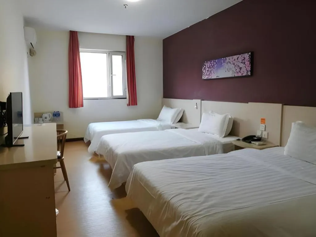 Bed in 7 Days Inn Tianjin Railway Station