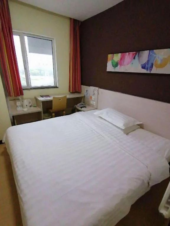 Bed in 7 Days Inn Tianjin Railway Station