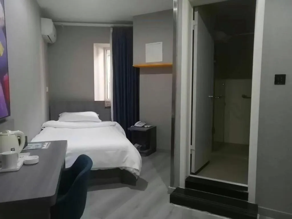 Bed in 7 Days Inn Tianjin Railway Station