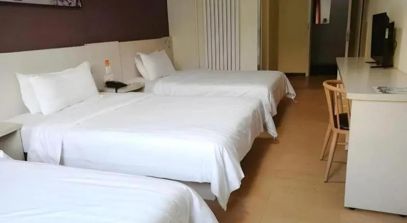 Bed in 7 Days Inn Tianjin Railway Station