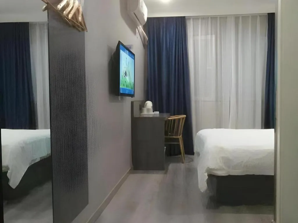 Bed in 7 Days Inn Tianjin Railway Station