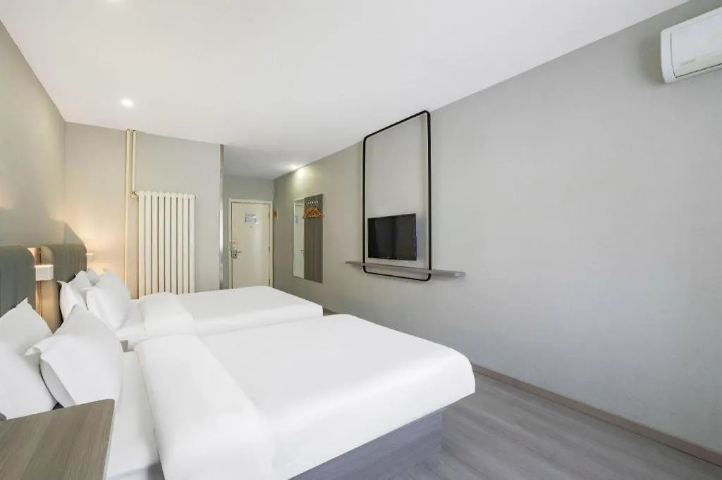 Bed in 7 Days Inn Tianjin Railway Station