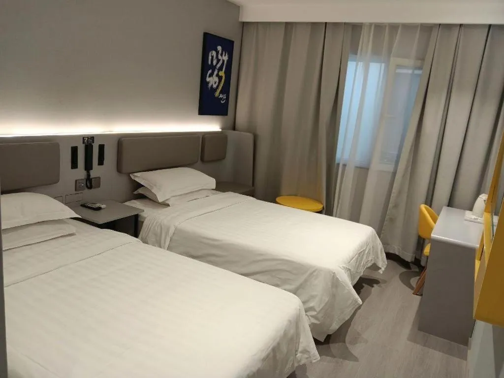 Bed in 7 Days Inn Tianjin Railway Station