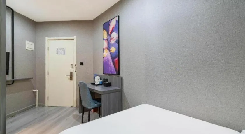 Bed in 7 Days Inn Tianjin Railway Station