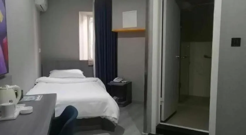 Bed in 7 Days Inn Tianjin Railway Station