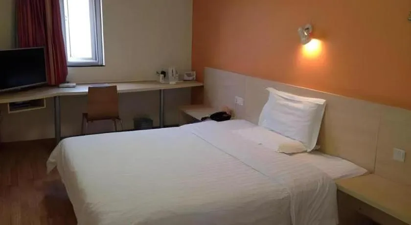Bed in 7 Days Inn Tianjin Railway Station