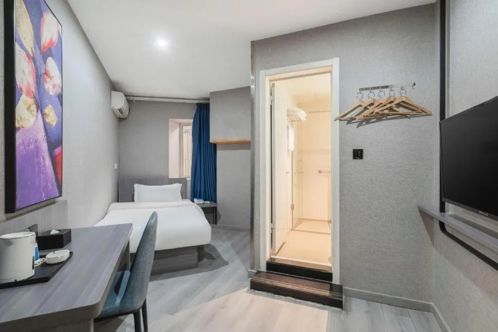 Bed in 7 Days Inn Tianjin Railway Station