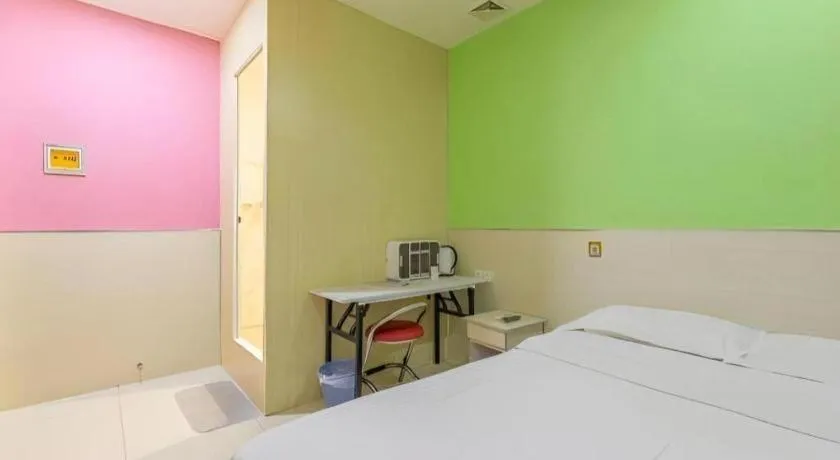 Bed in 7 Days Inn Tianjin Railway Station