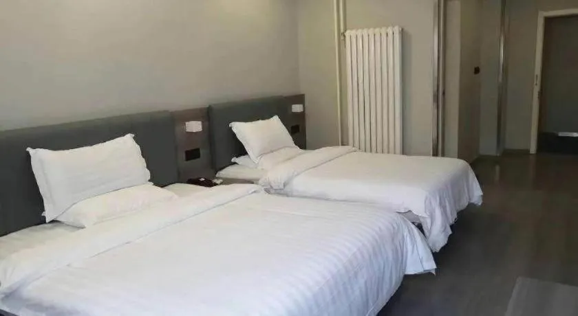 Bed in 7 Days Inn Tianjin Railway Station