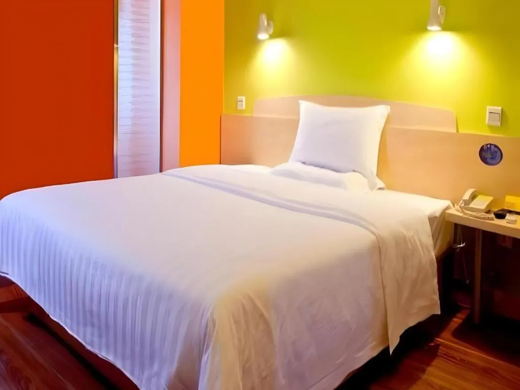 Bed in 7 Days Premium Zhangye West Toursim Bus Station