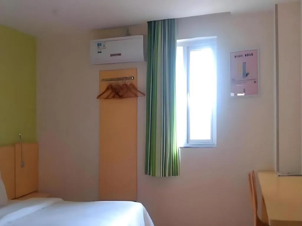 Bed in 7 Days Premium Zhangye West Toursim Bus Station