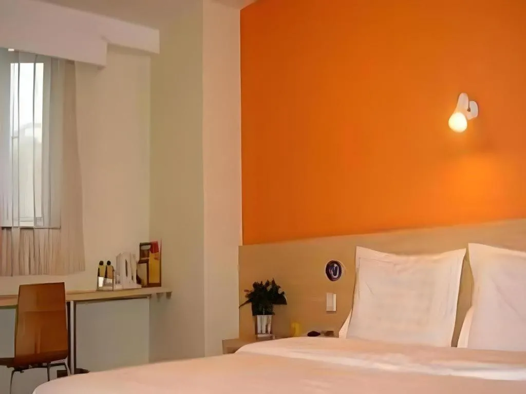 Bed in 7 Days Premium Zhangye West Toursim Bus Station