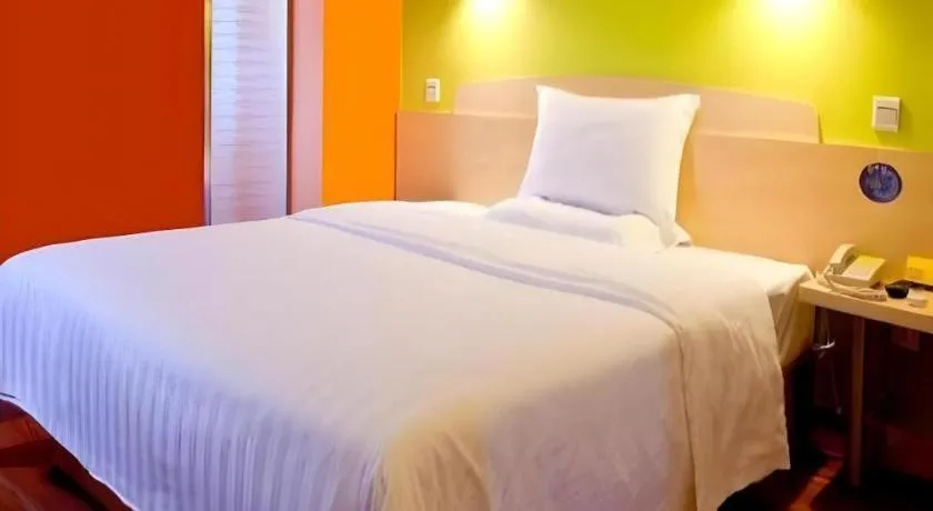 Bed in 7 Days Premium Zhangye West Toursim Bus Station