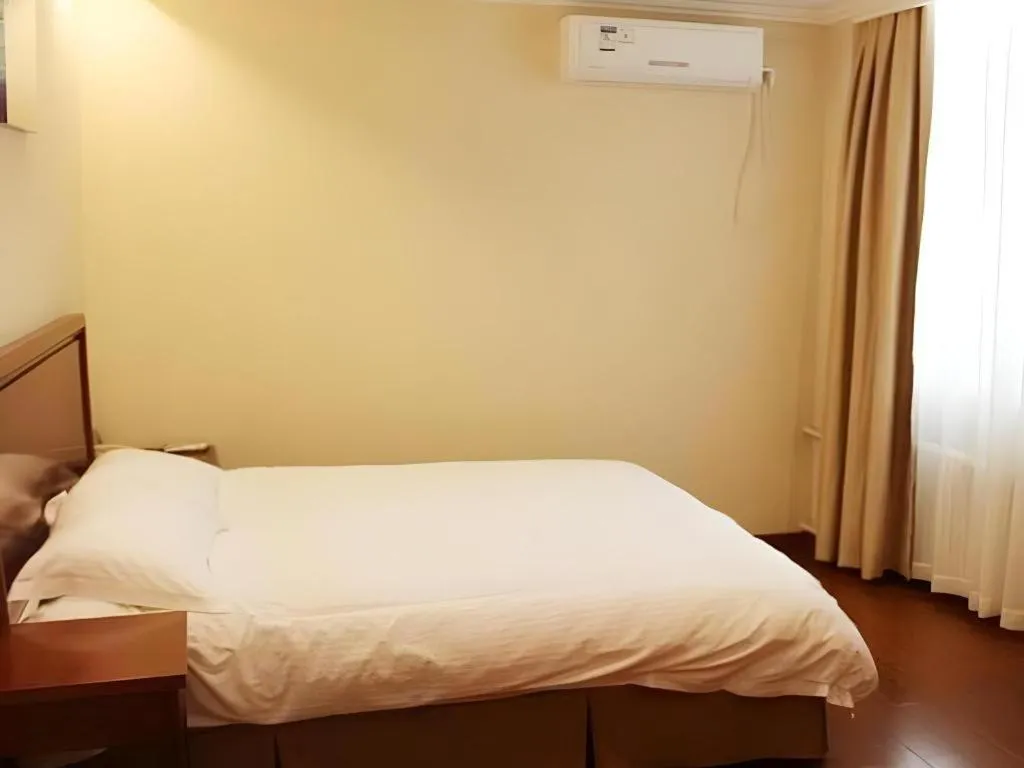 Bed in GreenTree Inn Anhui Fuyang Funan East Huaihe Road Express Hotel