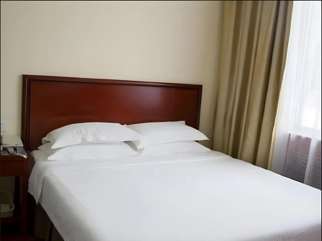 Bed in GreenTree Inn Anhui Fuyang Funan East Huaihe Road Express Hotel