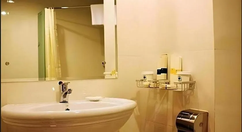 GreenTree Inn Anhui Fuyang Funan East Huaihe Road Express Hotel