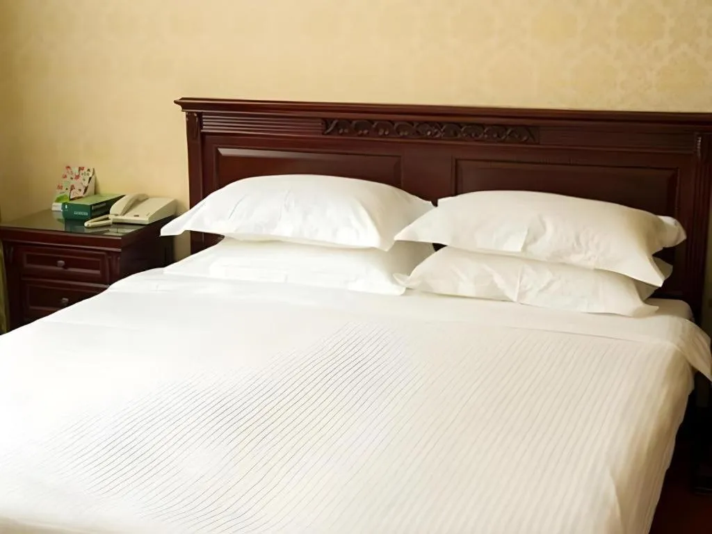 Bed in GreenTree Inn Anhui Fuyang Funan East Huaihe Road Express Hotel