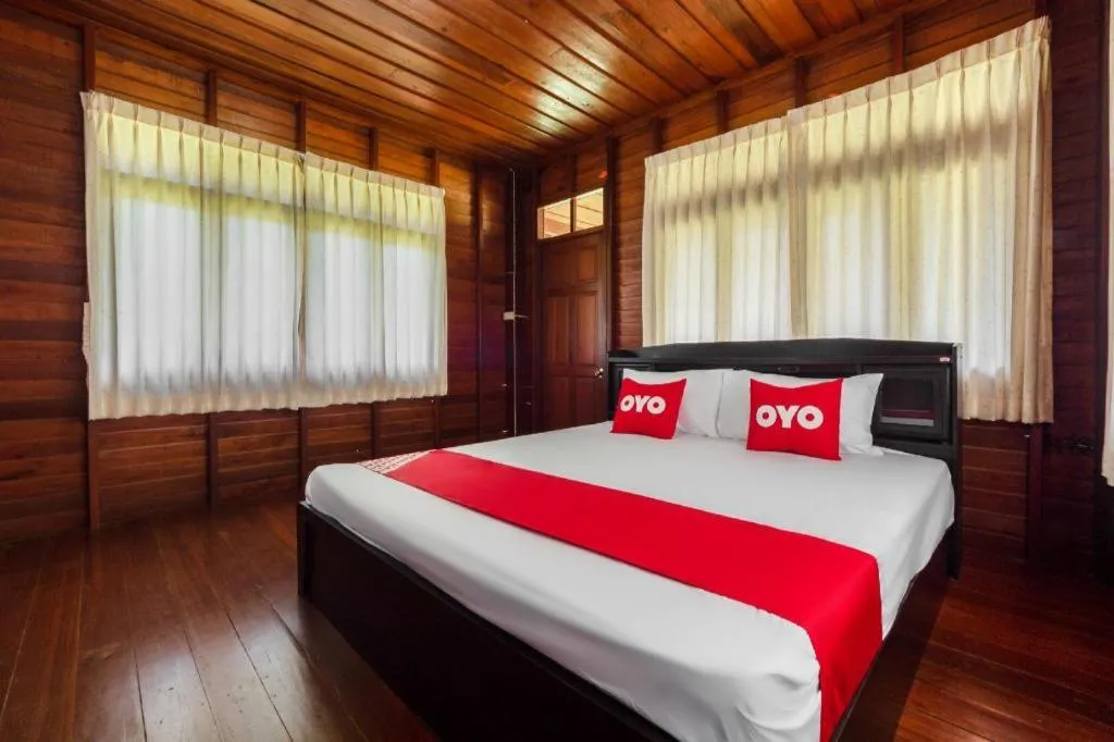 OYO 1143 Phet Luran Thai Resort Kohchang