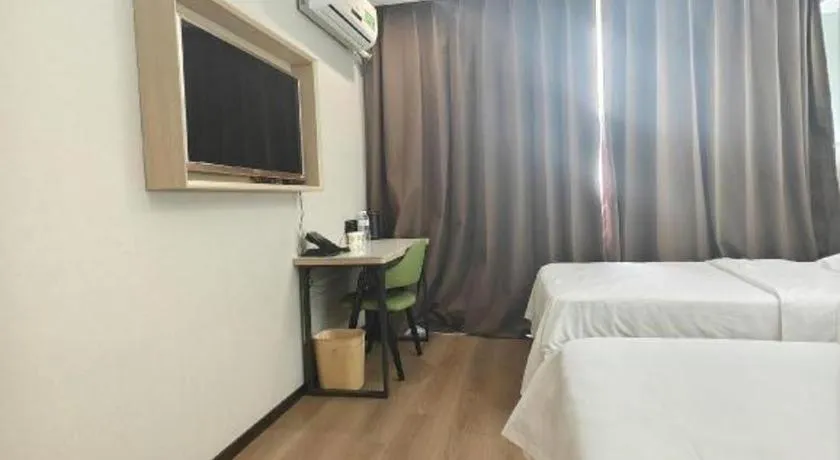 Bed in Vatica Tianjin Jinghai Bus Station Home World Plaza Hotel