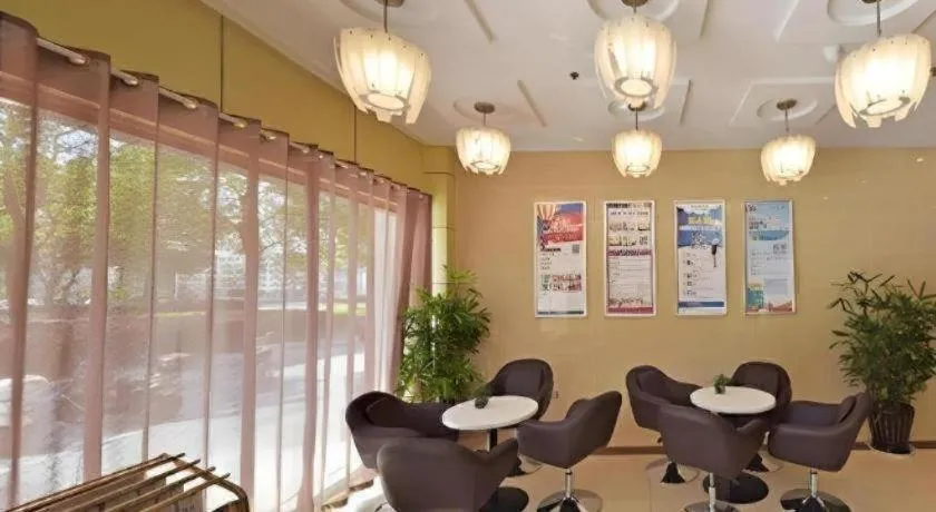 GreenTree Alliance Jiangsu Yangzhou Hanjiang Middle Road Libao Square Hotel