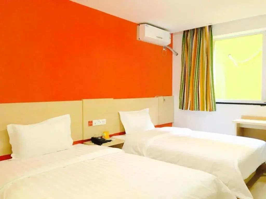 Bed in 7 Days Inn Tianjin Ancient Cultural Street Jinshiqiao Metro Station Bed in 7 Days Inn Tianjin Ancient Cultural Street Jinshiqiao Metro Station