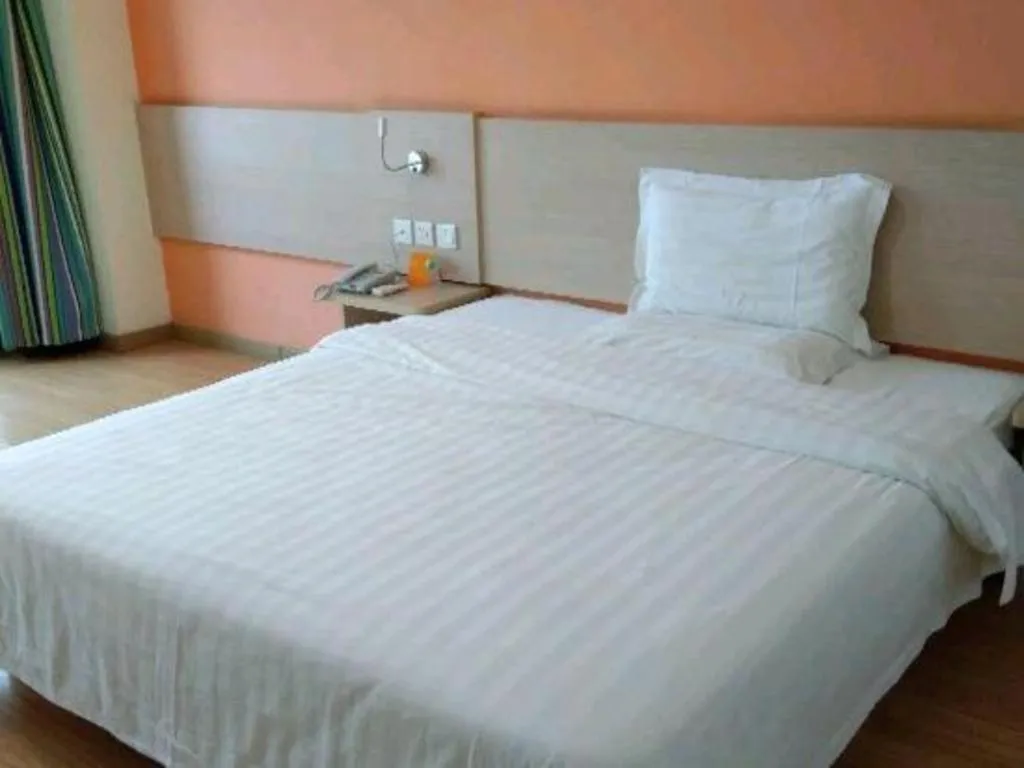 Bed in 7 Days Inn Shanghai Minhang Dongchuan Road Jiaotong University