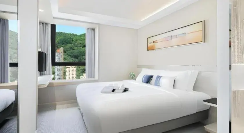 Bed in Elysion Place Hotel Causeway Bay Bed in Elysion Place Hotel Causeway Bay