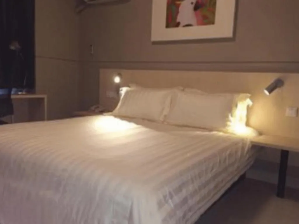 Bed in Jinjiang Inn Baotou Salaqi Railway Station