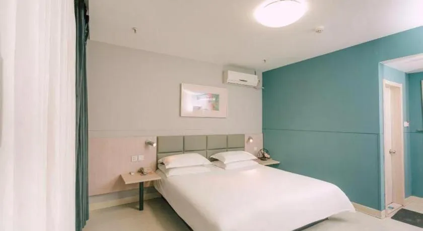 Bed in Jinjiang Inn Baotou Salaqi Railway Station